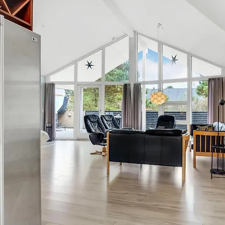 Vakantiehuis Stunning In Romo With Kitchen *