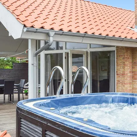 Vakantiehuis Stunning In Romo With Kitchen
