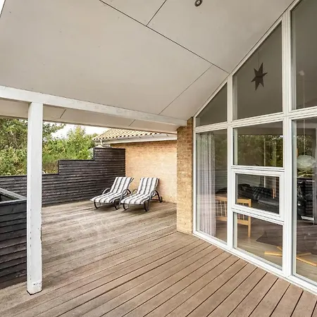 Stunning In Romo With Kitchen Rømø Kirkeby